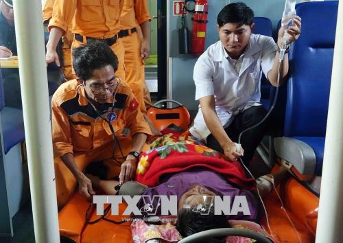 Cứu nạn thuyền viên gặp sự cố sức khỏe trên vùng biển Hoàng Sa ảnh 2